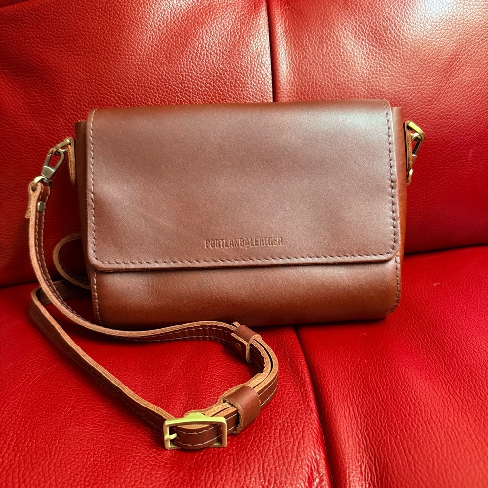 Portland Leather Goods Metro Med Crossbody Honey /light Brown Adjustable Strap